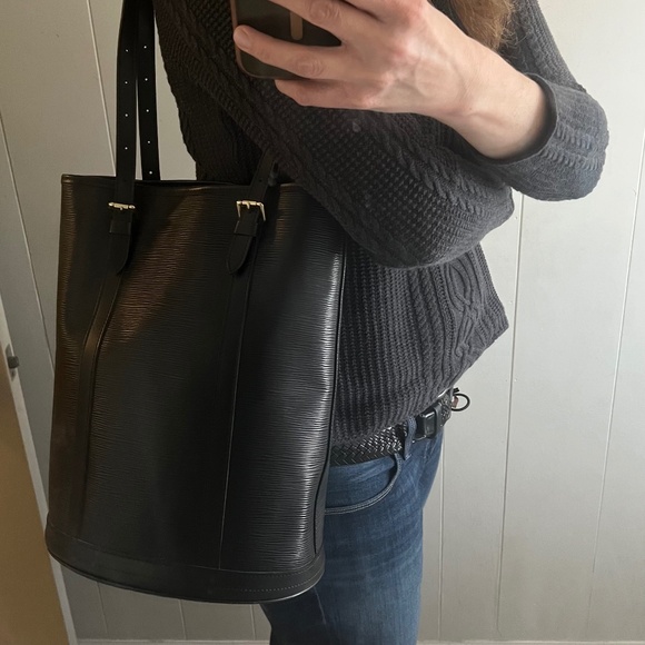 Louis Vuitton Epi GM Bucket Bag - Picture 2 of 13